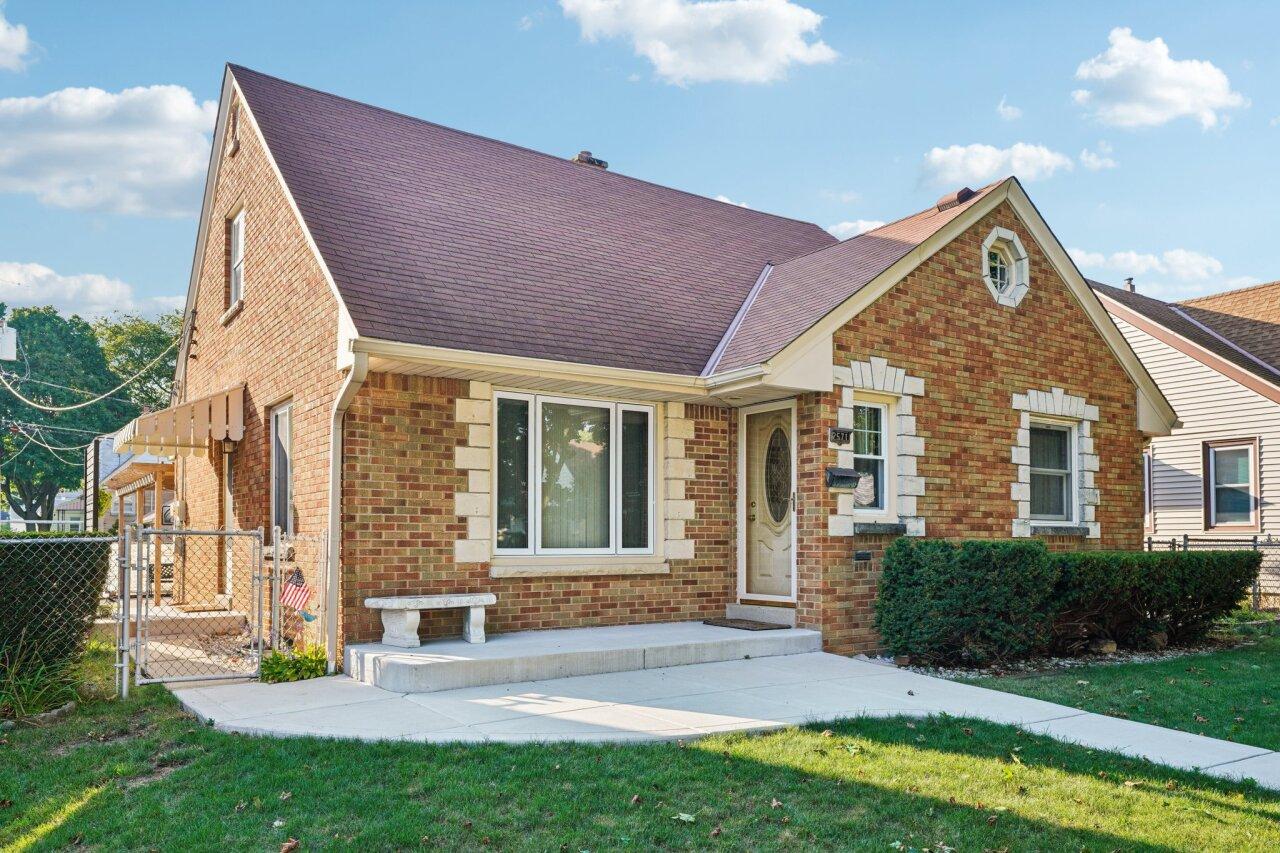 2571 S 62nd St, Milwaukee, WI 53219