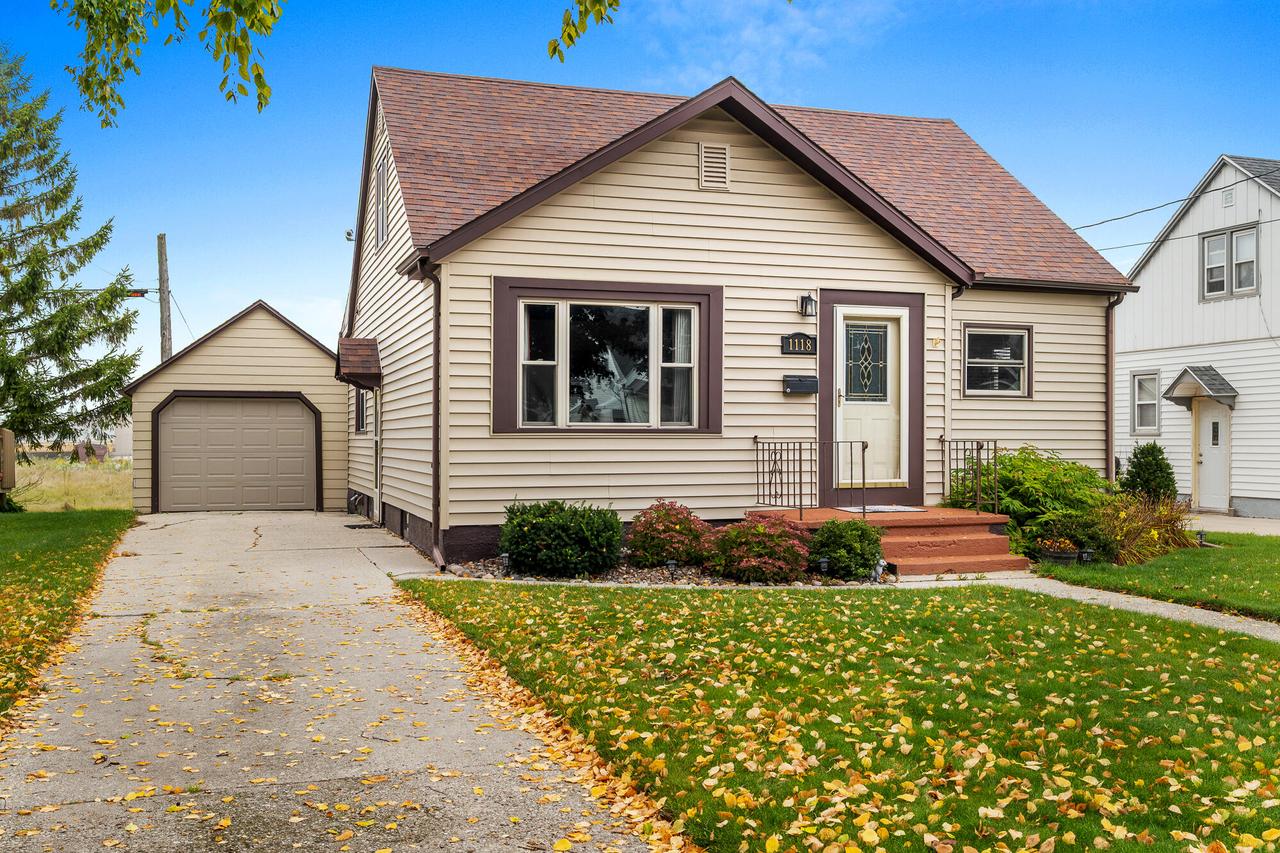 1118 S 26th St, Manitowoc, WI 54220