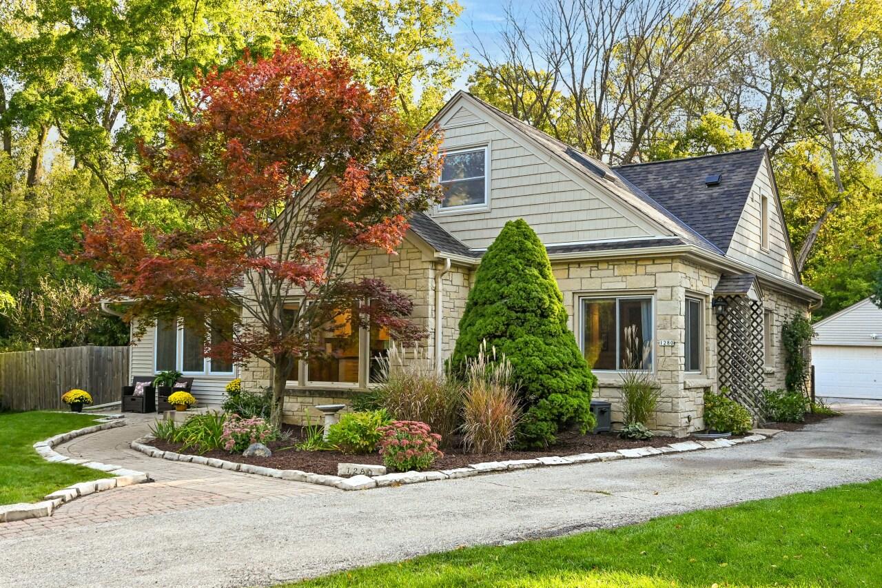 1280 N 85th St, Wauwatosa, WI 53226