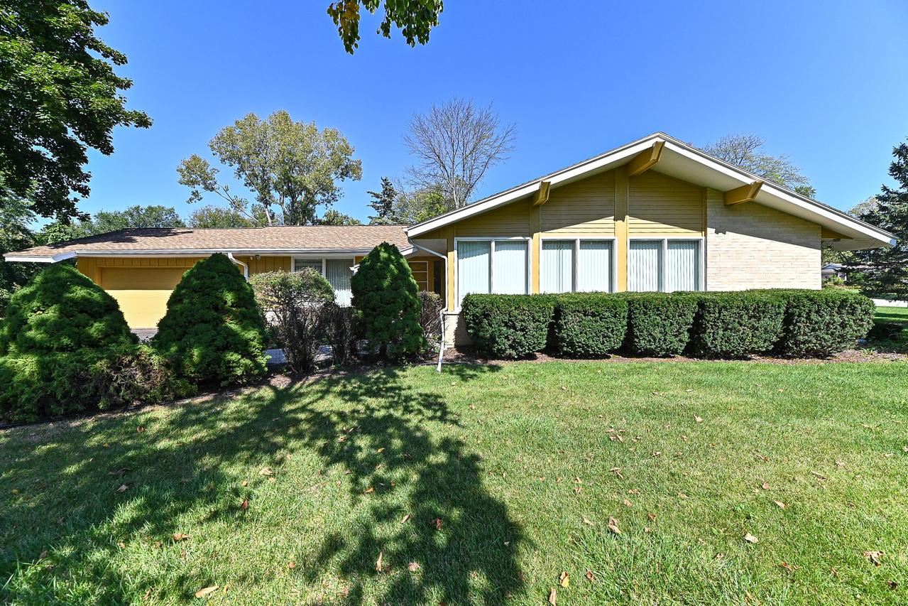 14910 Pomona Rd, Brookfield, WI 53005