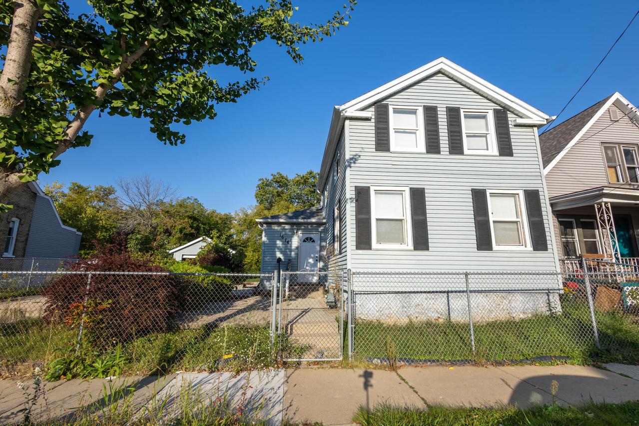 1616 Dr Martin Luther King Dr, Racine, WI 53404