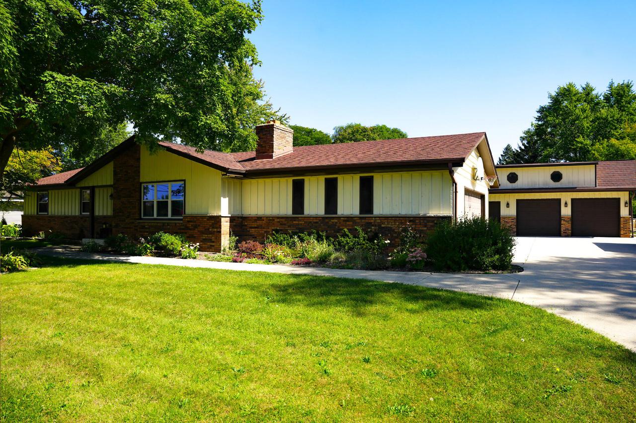 7140 S 51st St, Franklin, WI 53132
