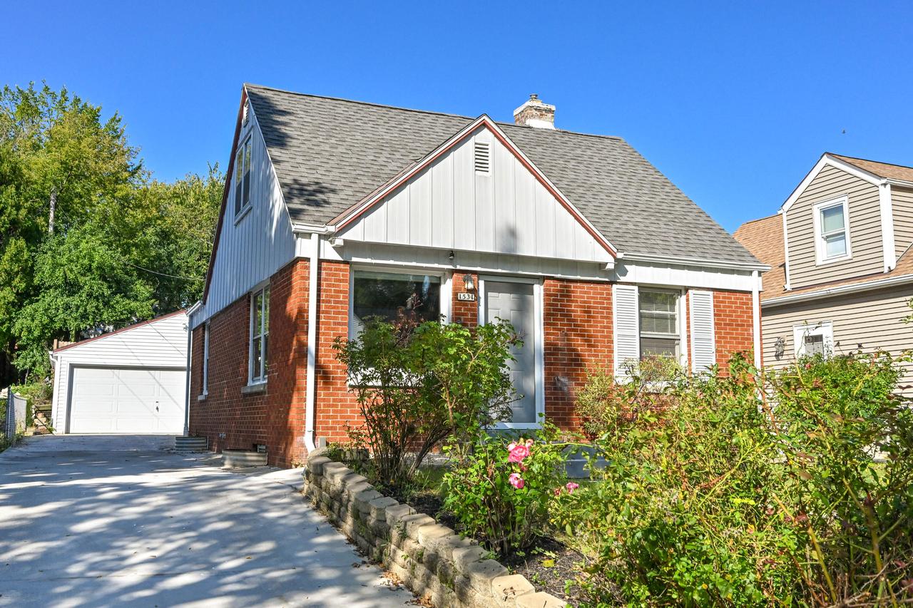 1531 S 90th St, West Allis, WI 53214