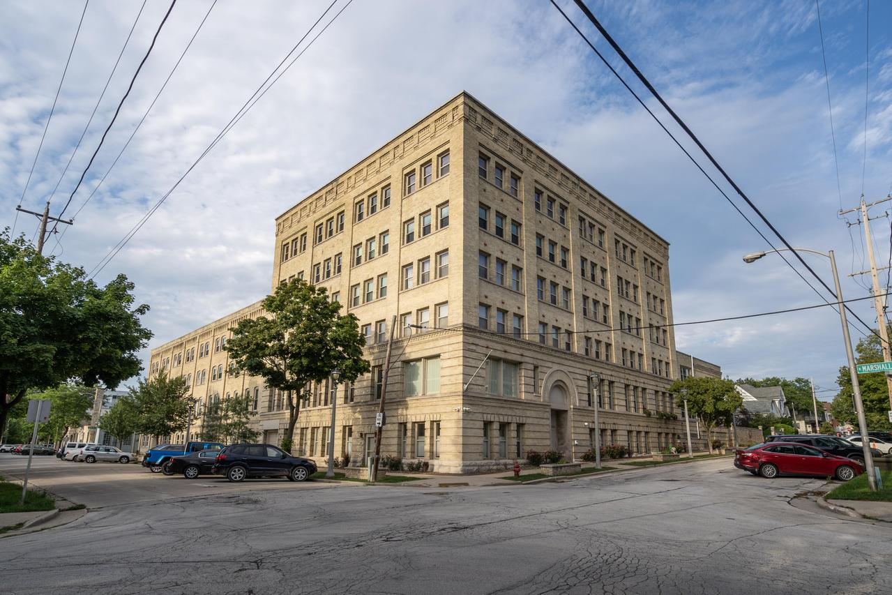 904 E Pearson St #105, Milwaukee, WI 53202