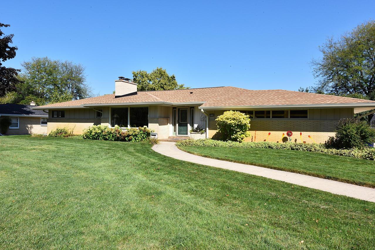 2544 S Seymour Pl, West Allis, WI 53227