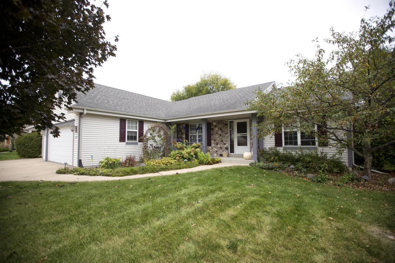 625 Chadwick Dr, Watertown, WI 53094