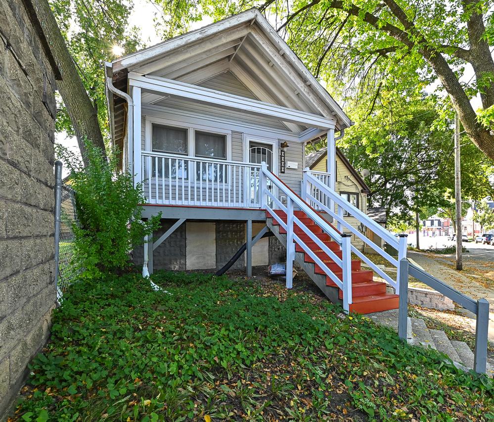 2220 S 14th St, Milwaukee, WI 53215