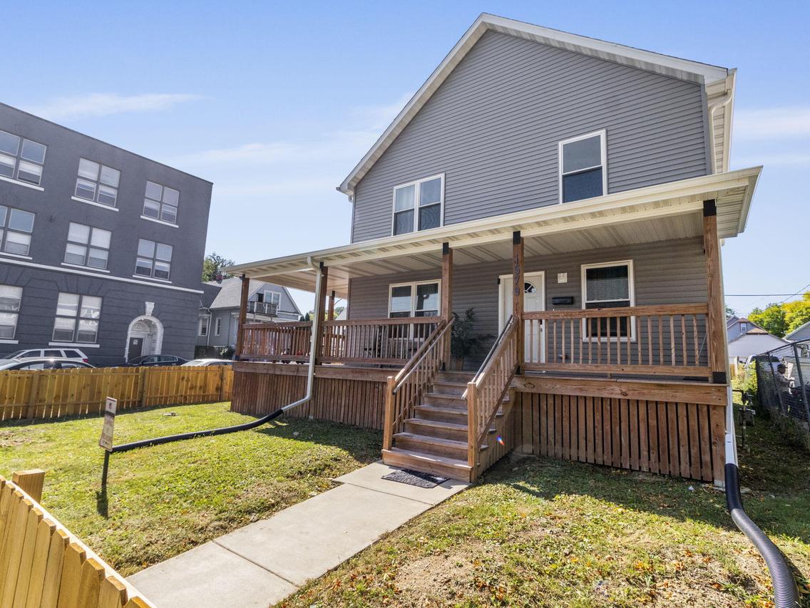 1579 S 21st St, Milwaukee, WI 53204