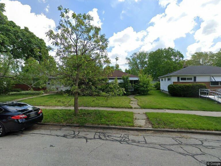 3880 N 93rd St, Milwaukee, WI 53222