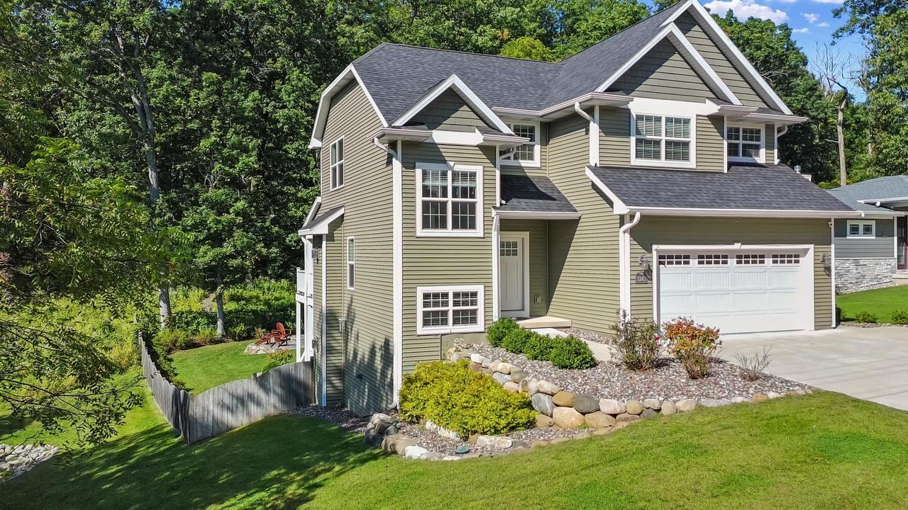 N3243 Violet Rd, Geneva, WI 53147