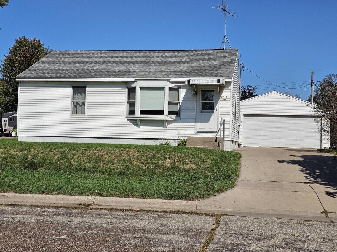 2815 Robinsdale Ave, La Crosse, WI 54601