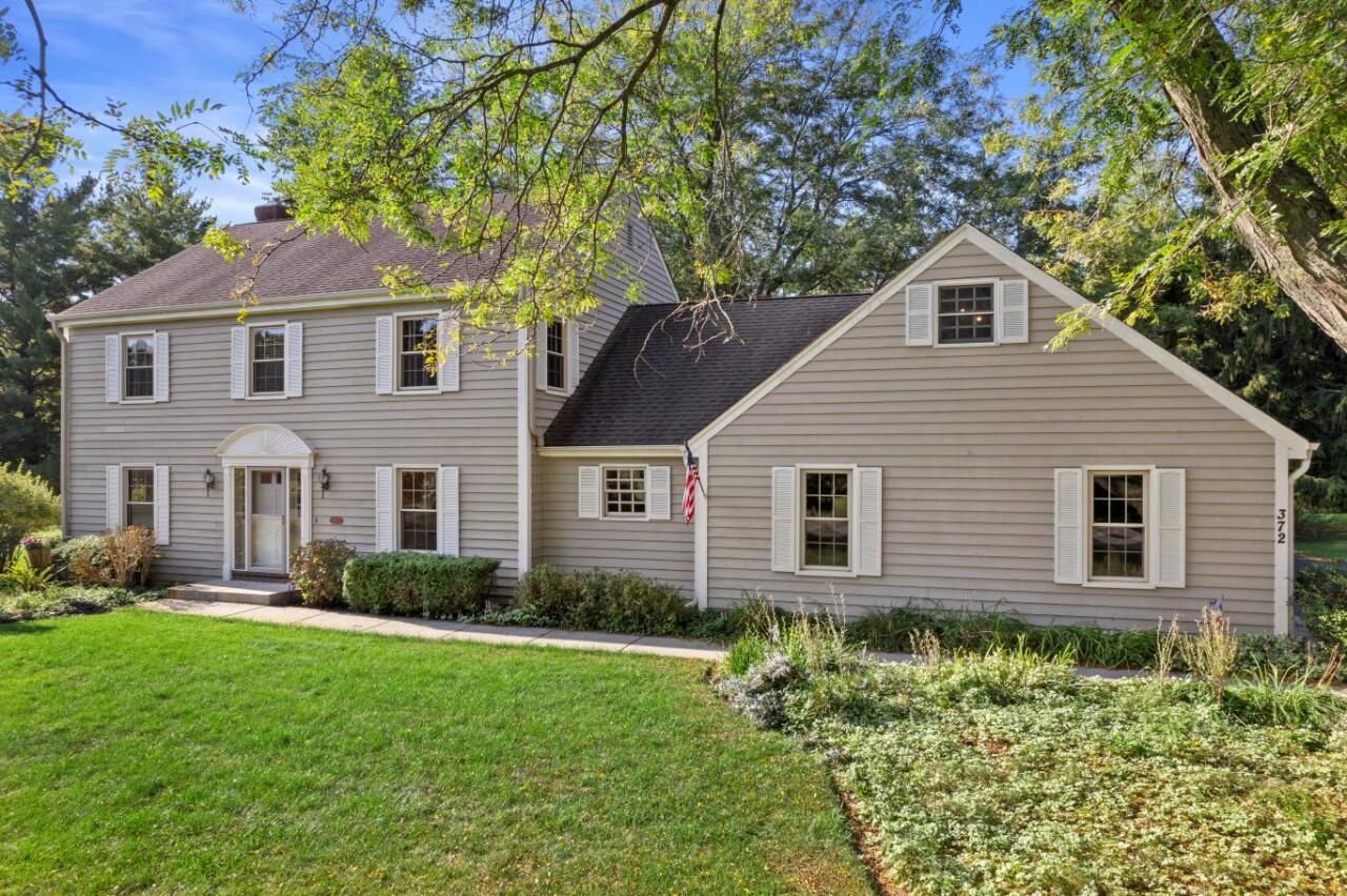 372 Birch Rd, Delafield, WI 53018