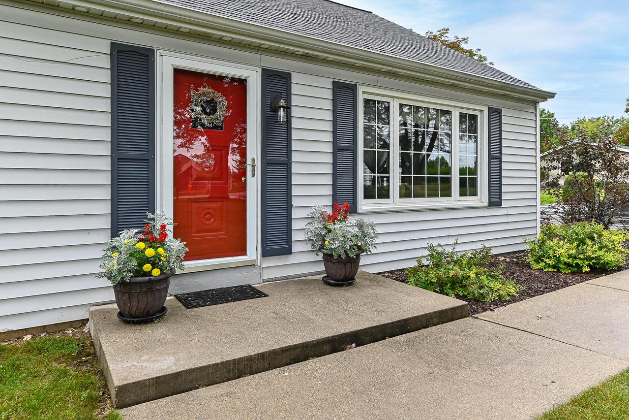 4465 Pilgrim Rd, Brookfield, WI 53005