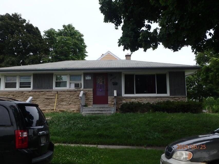 7100 W Fiebrantz Ave, Milwaukee, WI 53216