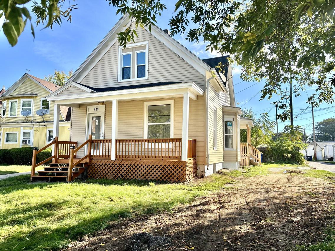 423 Cliff Ave, Racine, WI 53404