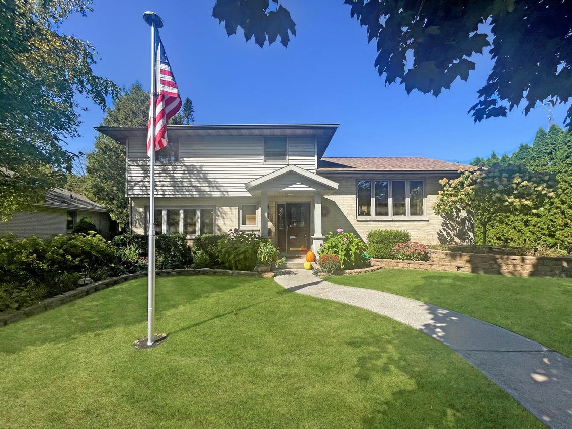 3110 Lindbergh Dr, Manitowoc, WI 54220