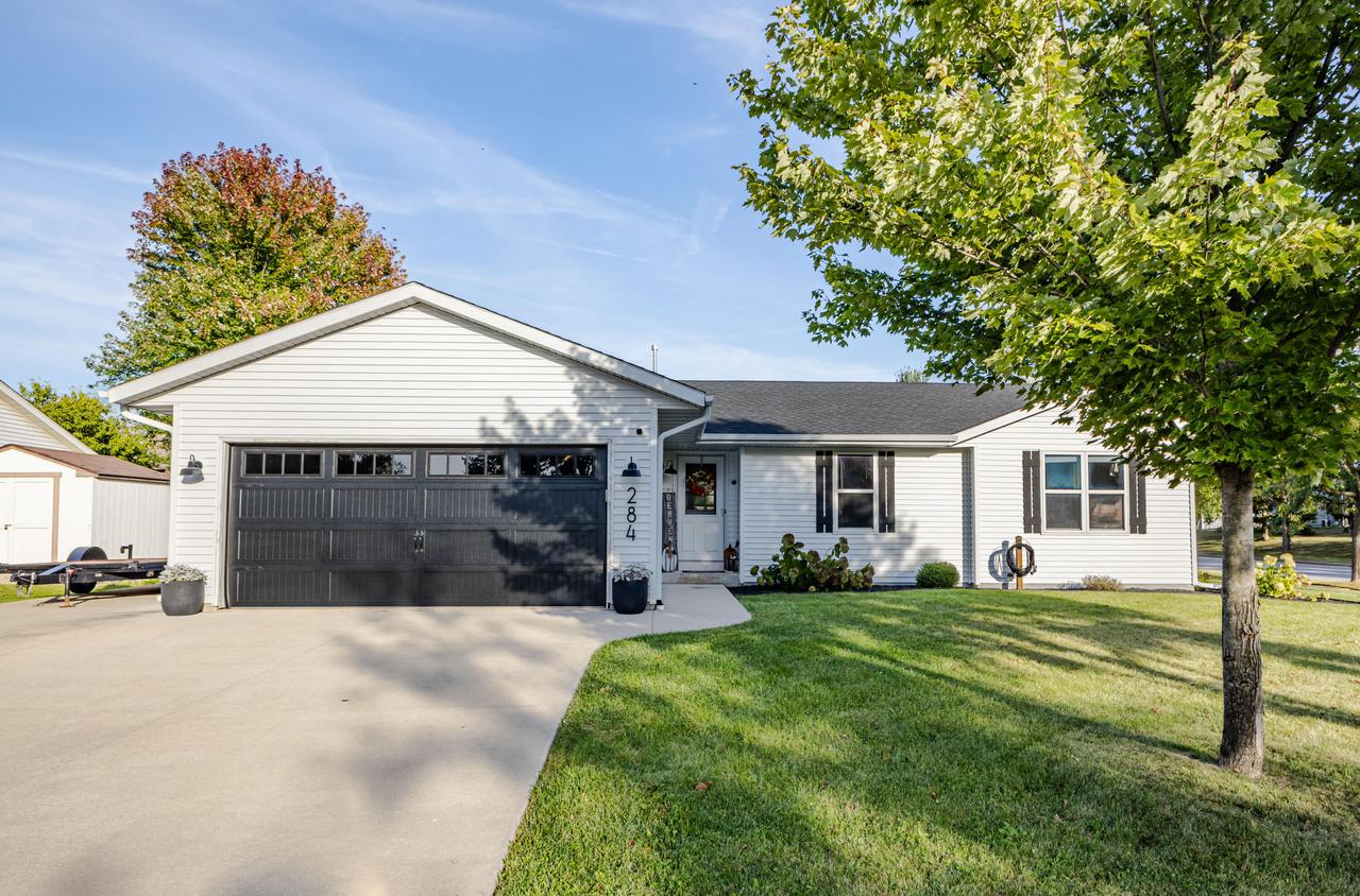 284 Crestview Ln, Lake Mills, WI 53551