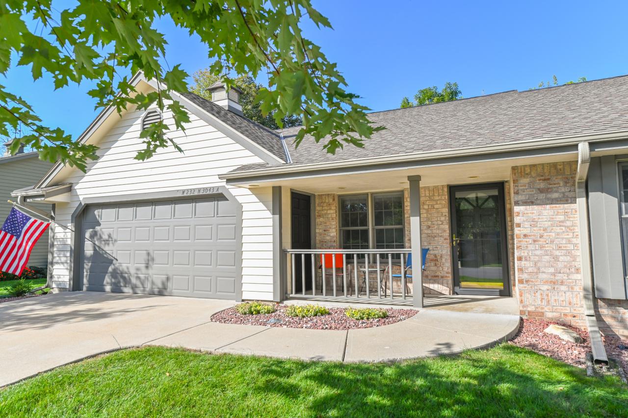 W232N3043 Emerald Ln #A, Pewaukee, WI 53072