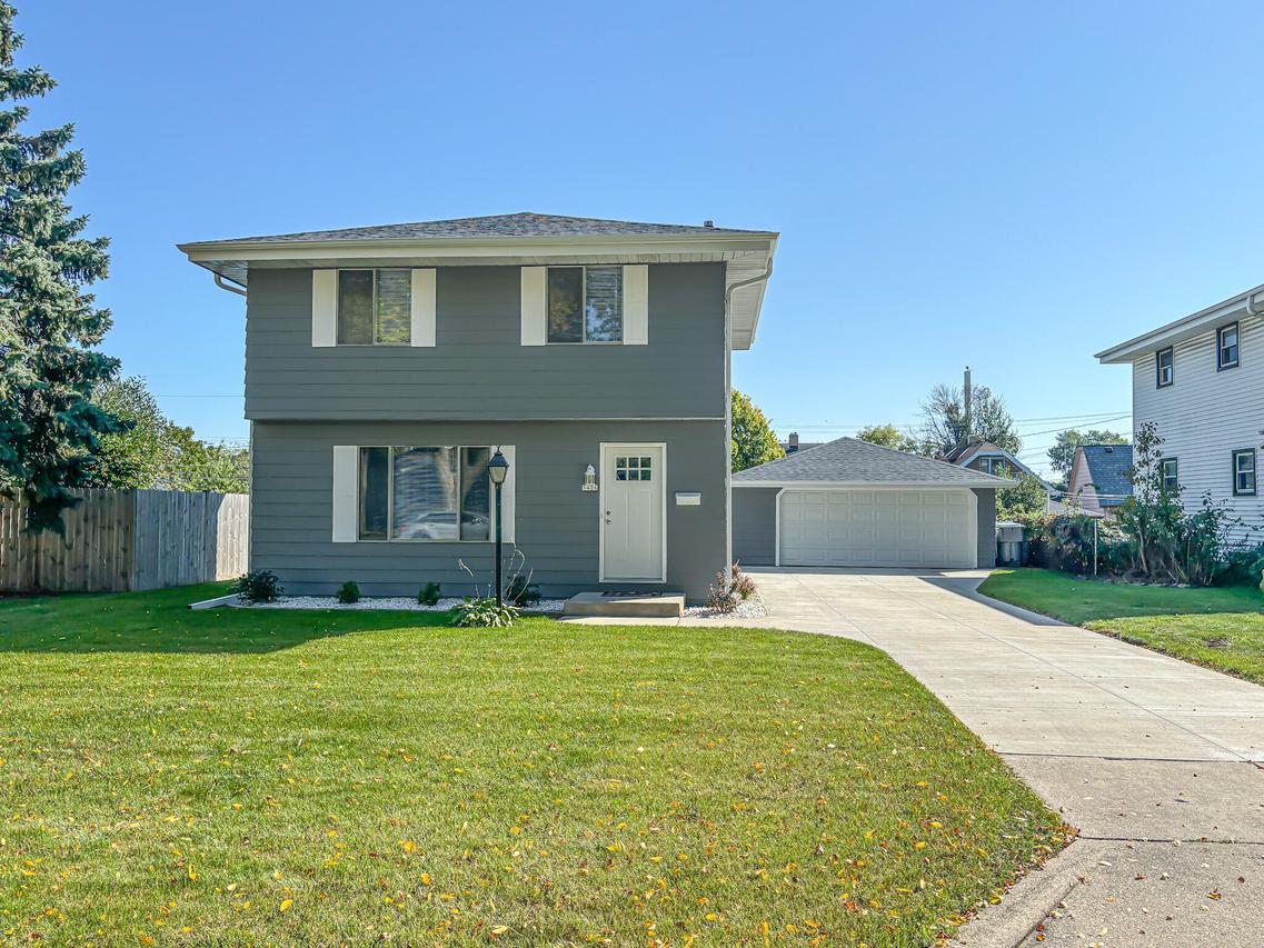 5426 S 14th St, Milwaukee, WI 53221