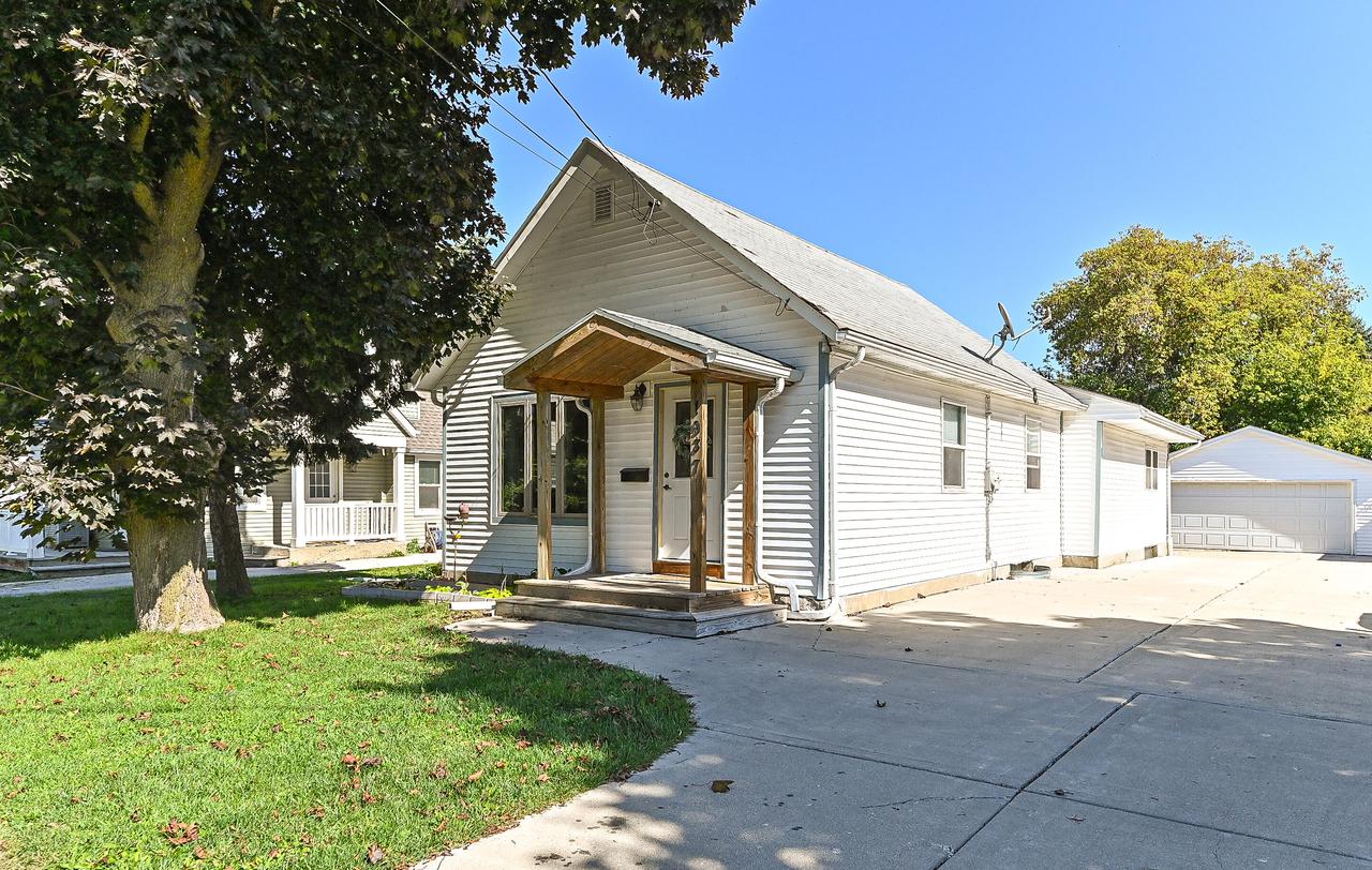 1937 Jefferson Ave, Waukesha, WI 53186