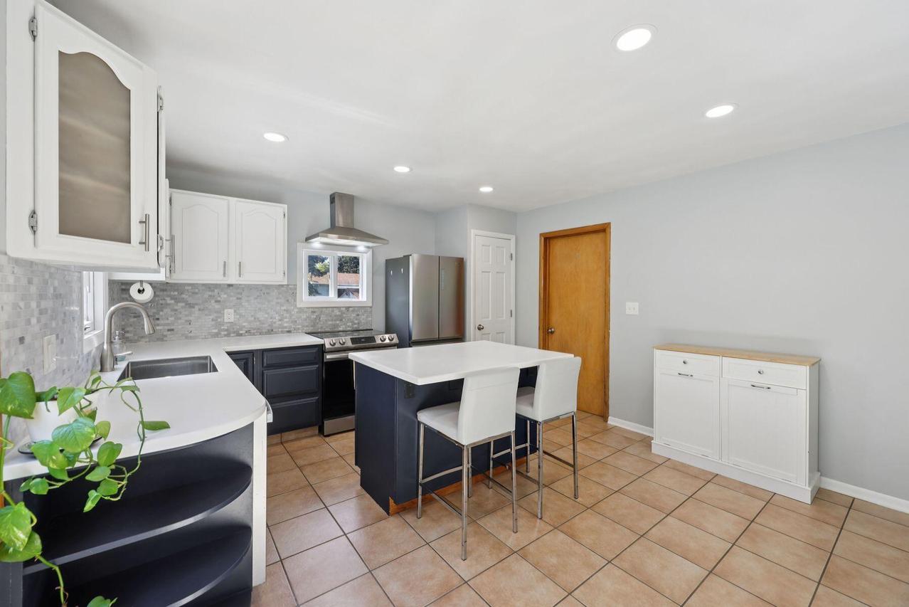 3855 S Herman St, Milwaukee, WI 53207