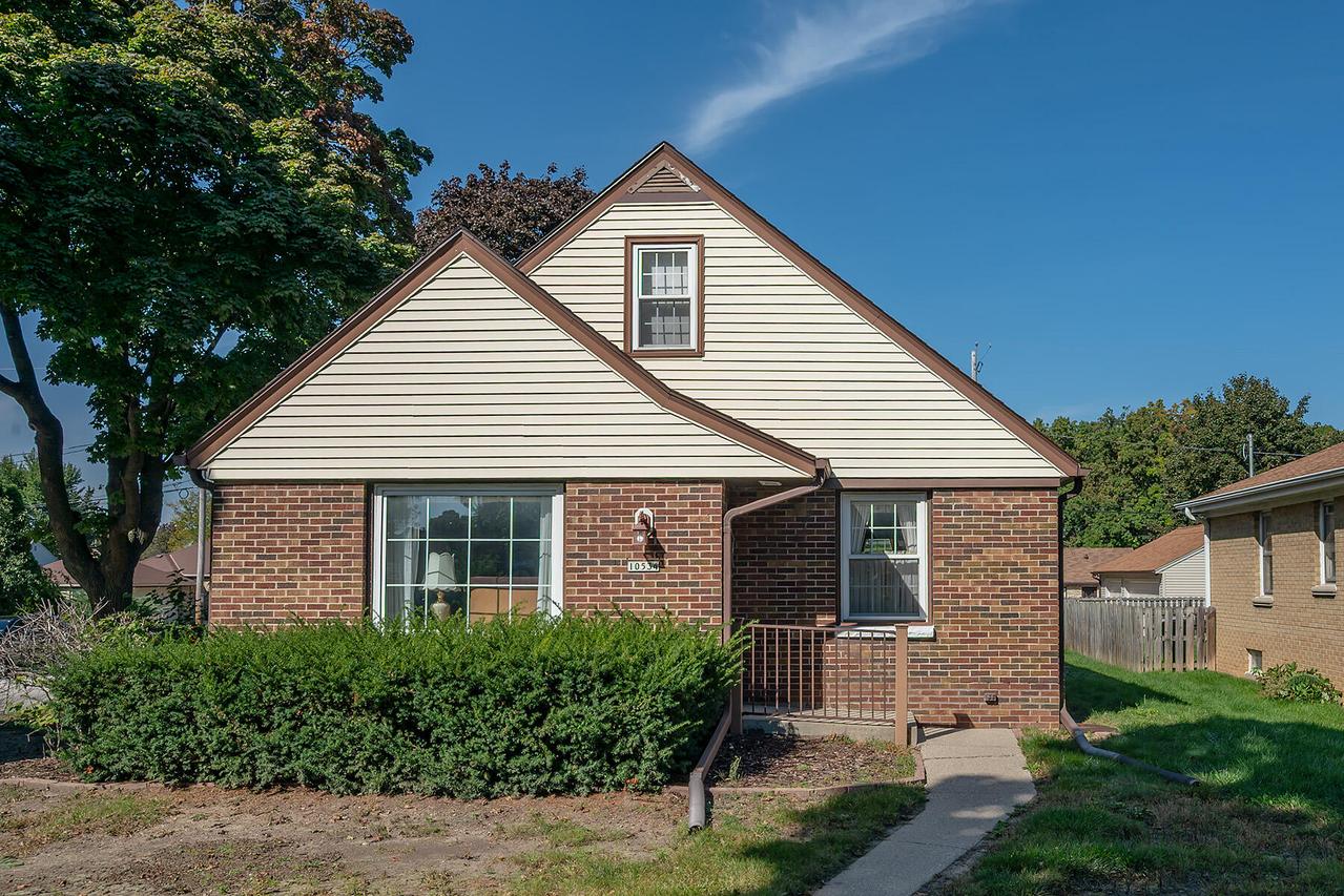 10534 W Michigan St, Wauwatosa, WI 53226