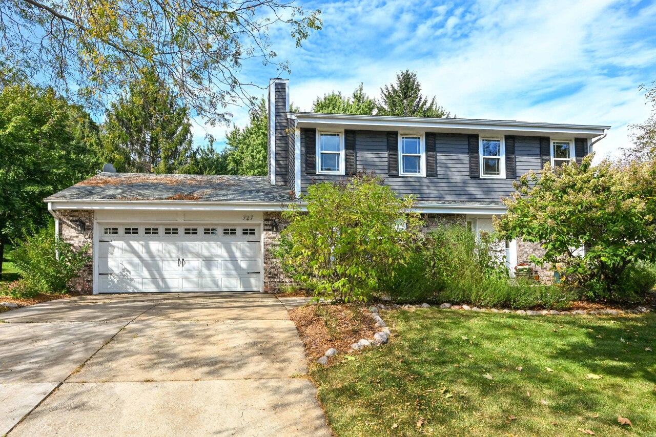 727 Overland Trl, Grafton, WI 53024