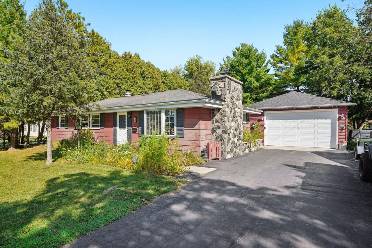 34994 Delafield Rd, Summit, WI 53066