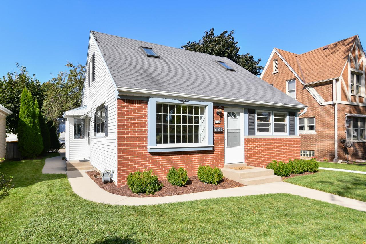 2165 S 105th St, West Allis, WI 53227