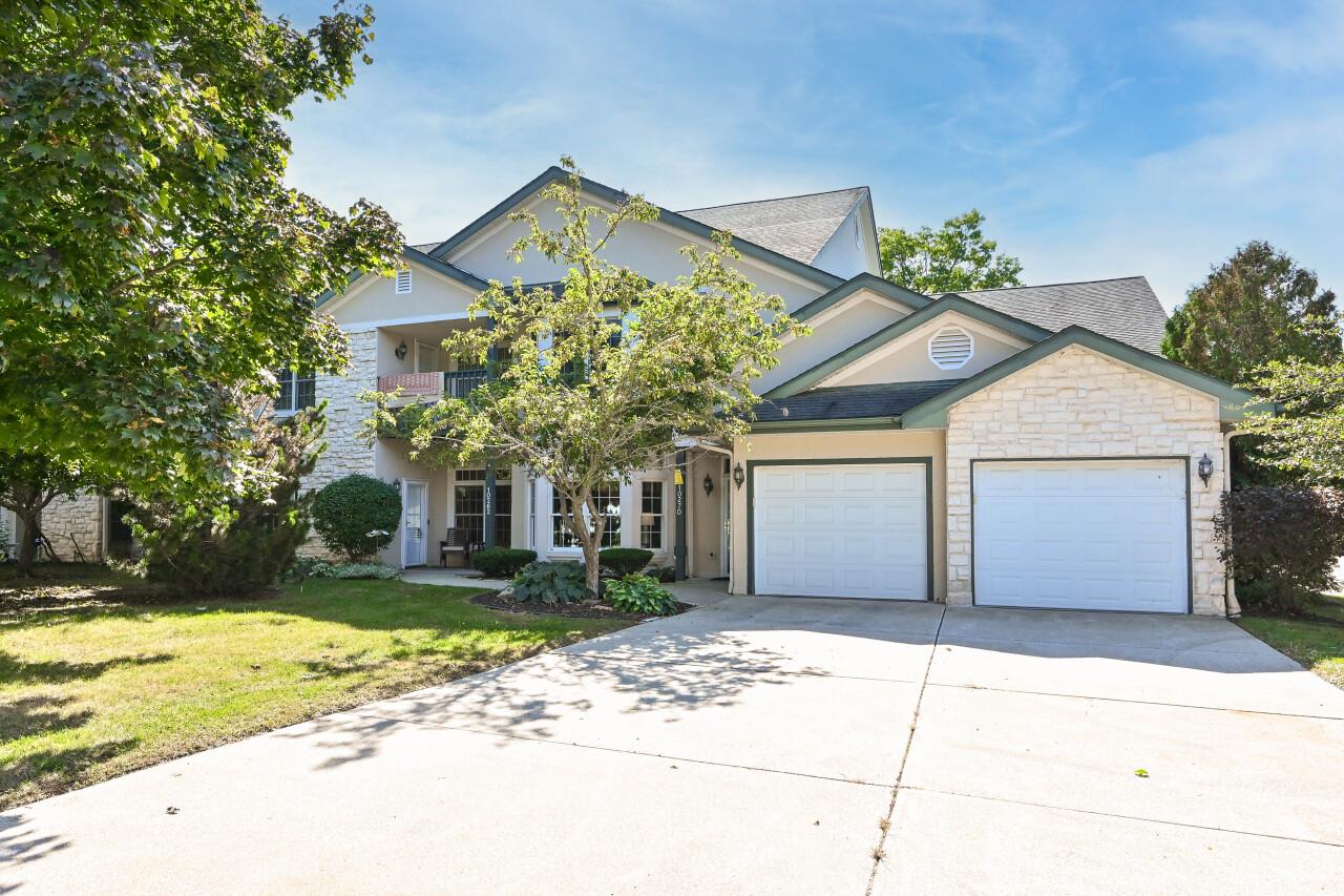 10262 W Deerwood Ln, Franklin, WI 53132