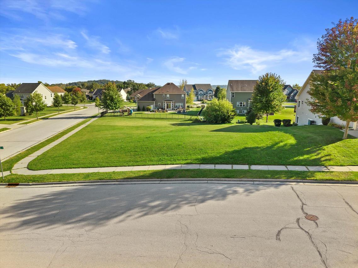 Lt113 Shade Tree Ct, Waukesha, WI 53188