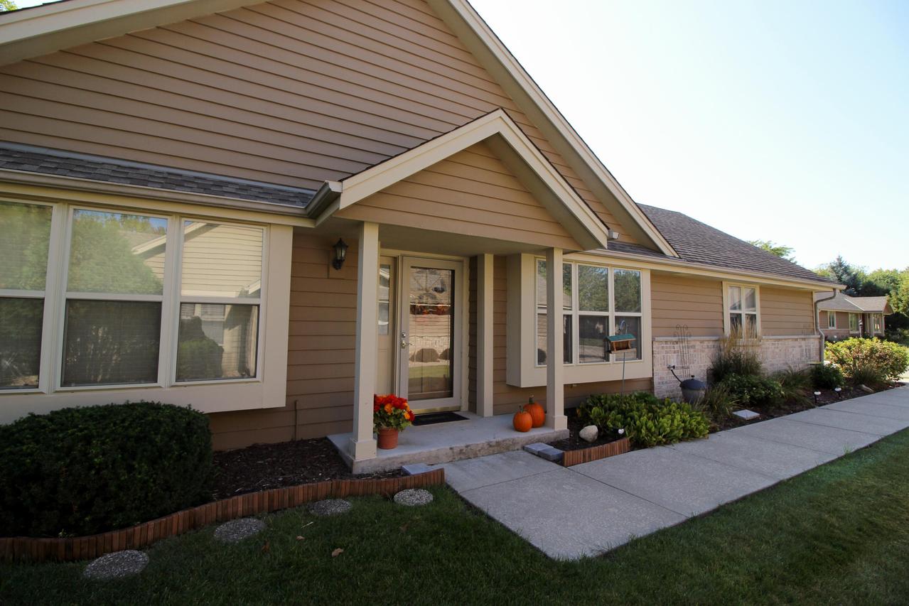 N24W24030 Brandon Oaks Dr #A, Pewaukee, WI 53072