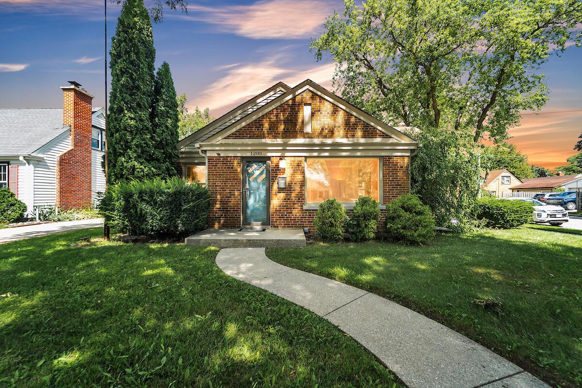 1200 Kingston Ave, Racine, WI 53402