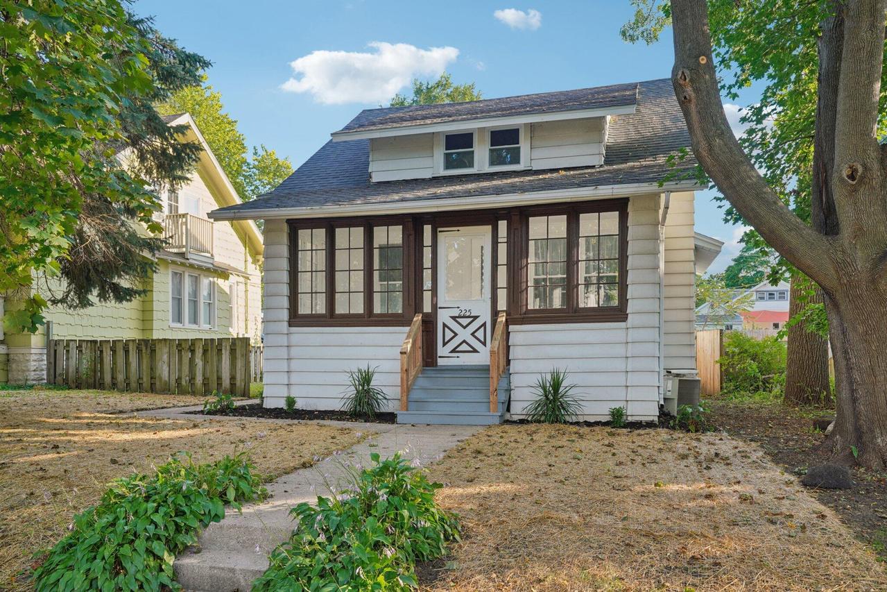 225 Wilson Ave, Waukesha, WI 53186