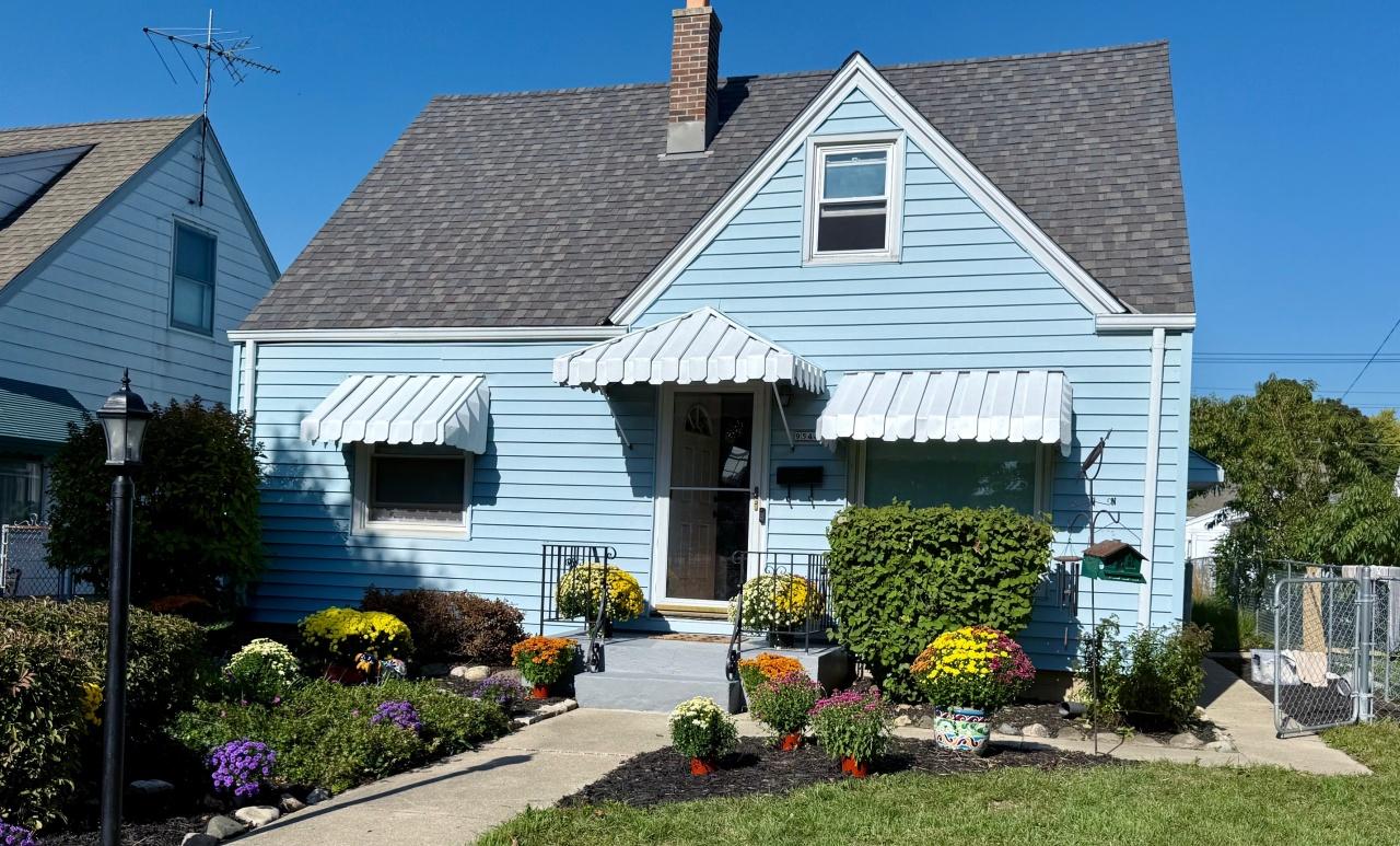 9544 W Metcalf Pl, Milwaukee, WI 53222