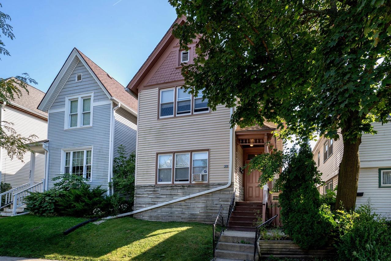 305 E Clarence St, Milwaukee, WI 53207