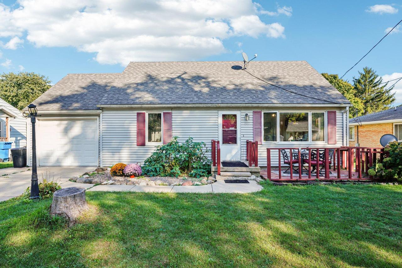 1517 Center St, Watertown, WI 53098