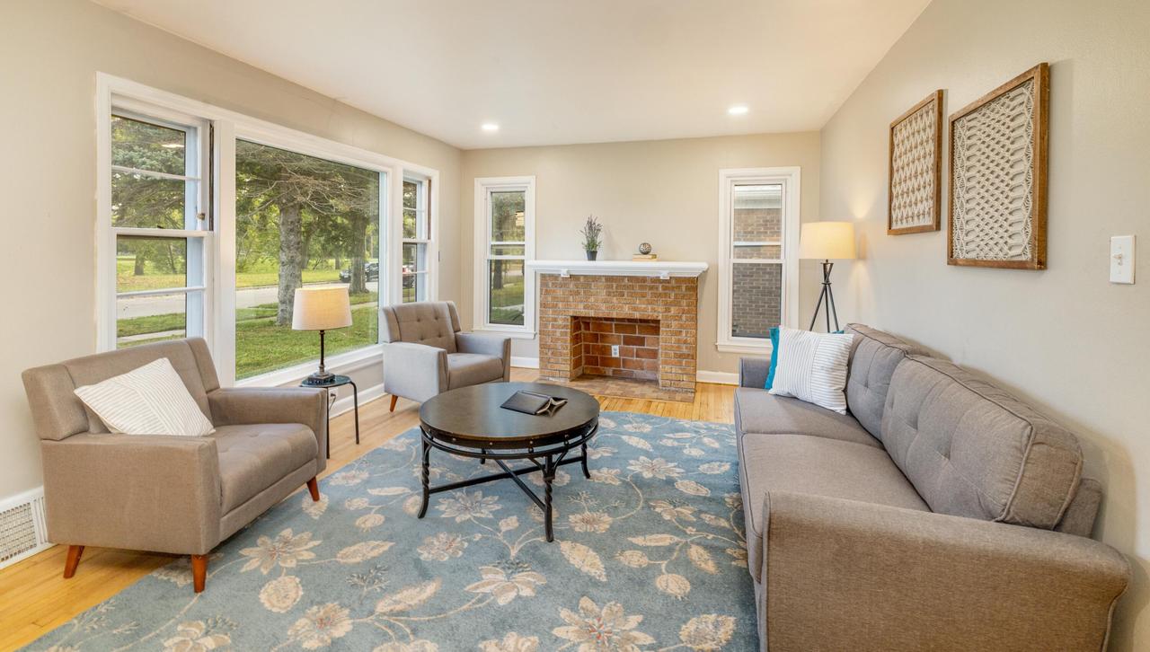 5325 W Lincoln Creek, Milwaukee, WI 53218