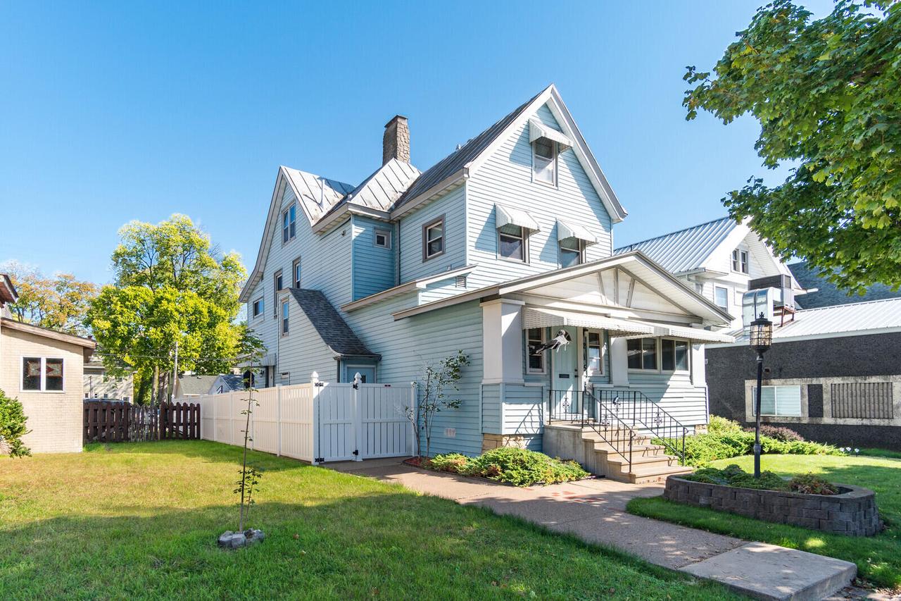 215 7th St, La Crosse, WI 54601