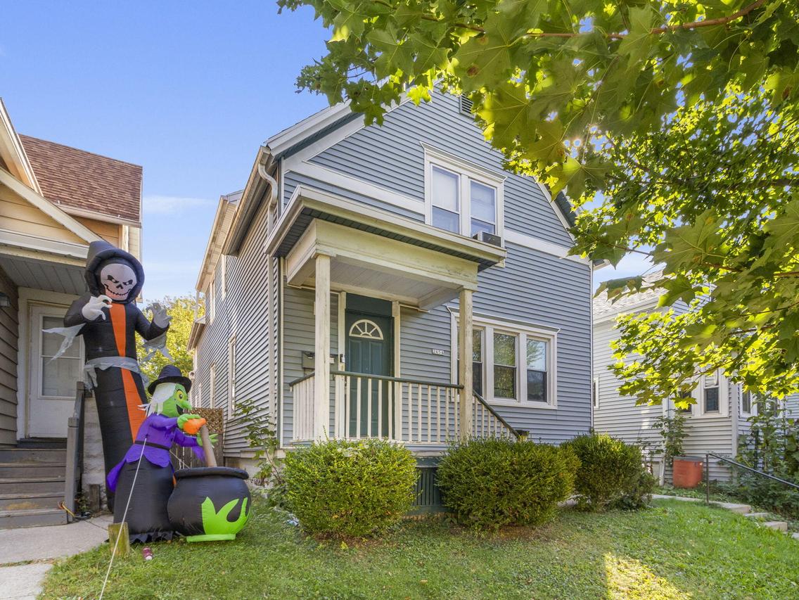 2654 N Weil St #Upper, Milwaukee, WI 53212