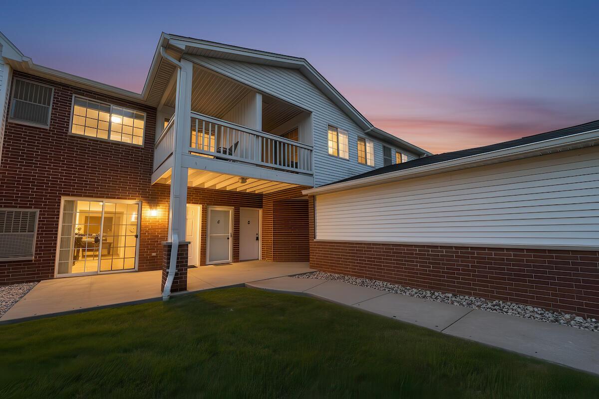 8060 Lexington Pl #606, Pleasant Prairie, WI 53158