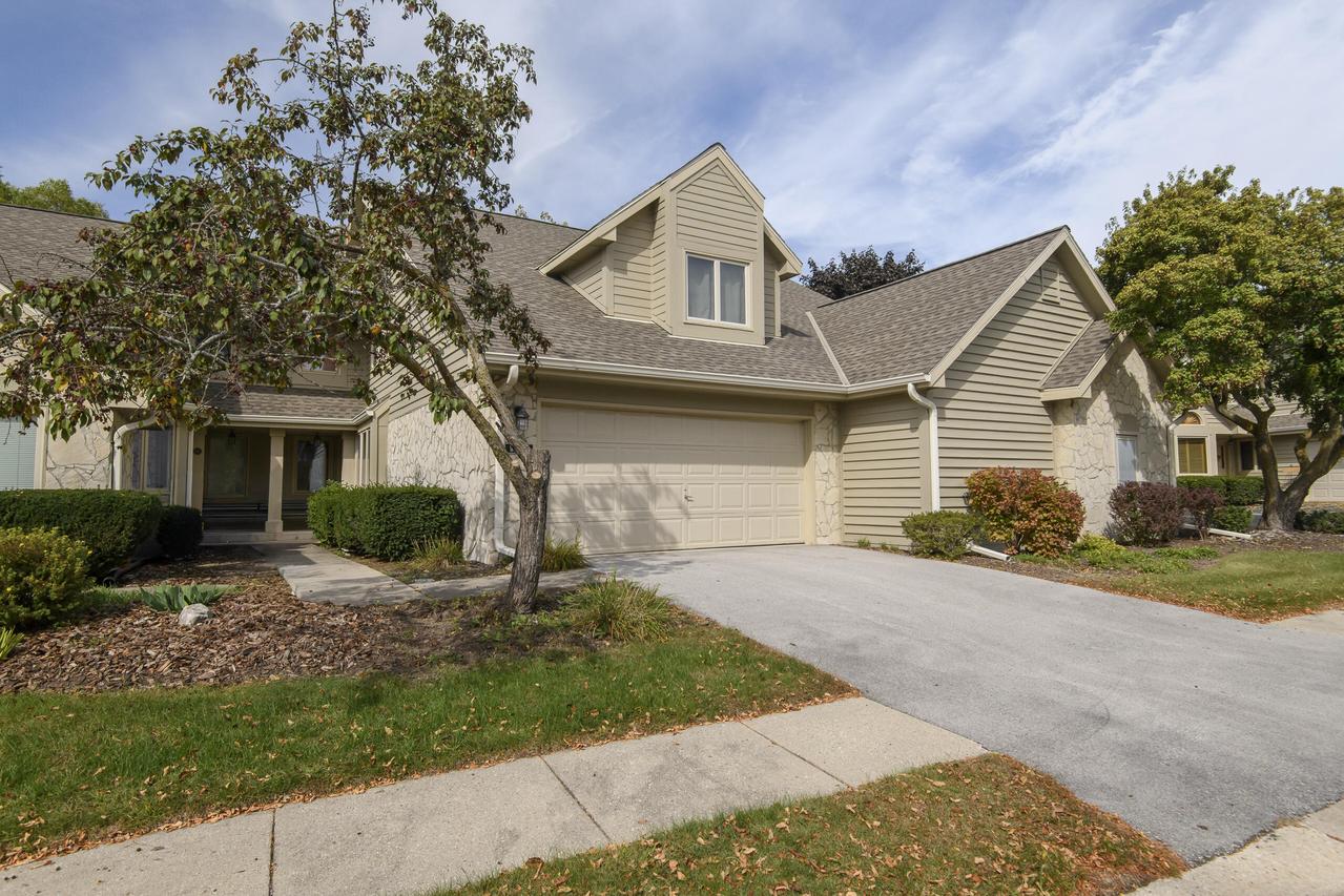 N22W24144 Cloister Cir #6C, Pewaukee, WI 53072