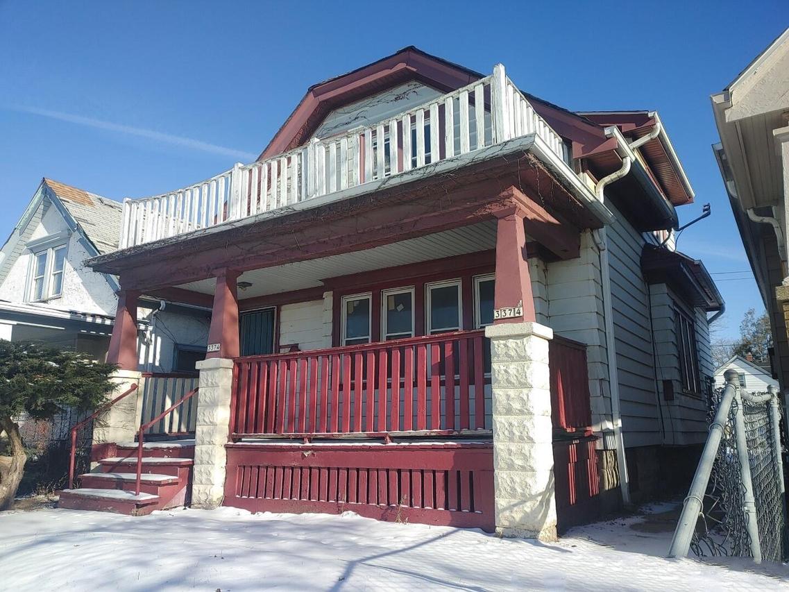 3374 N 30th St, Milwaukee, WI 53216