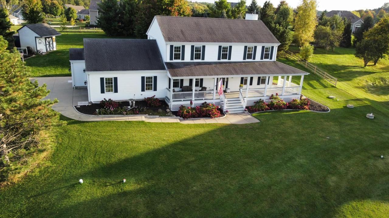 S38W22205 Arlo Dr, Waukesha, WI 53189