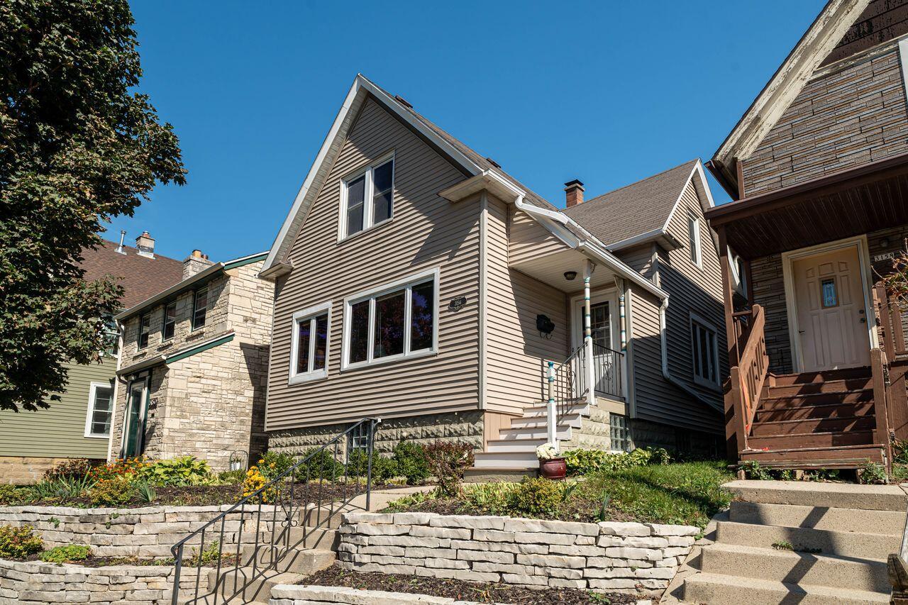 3156 S Kinnickinnic Ave, Milwaukee, WI 53207