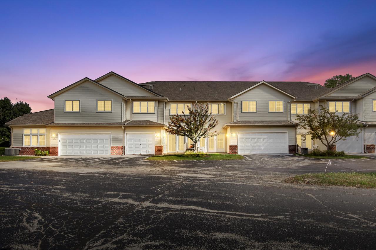 2426 Fox River Pkwy. #G, Waukesha, WI 53189