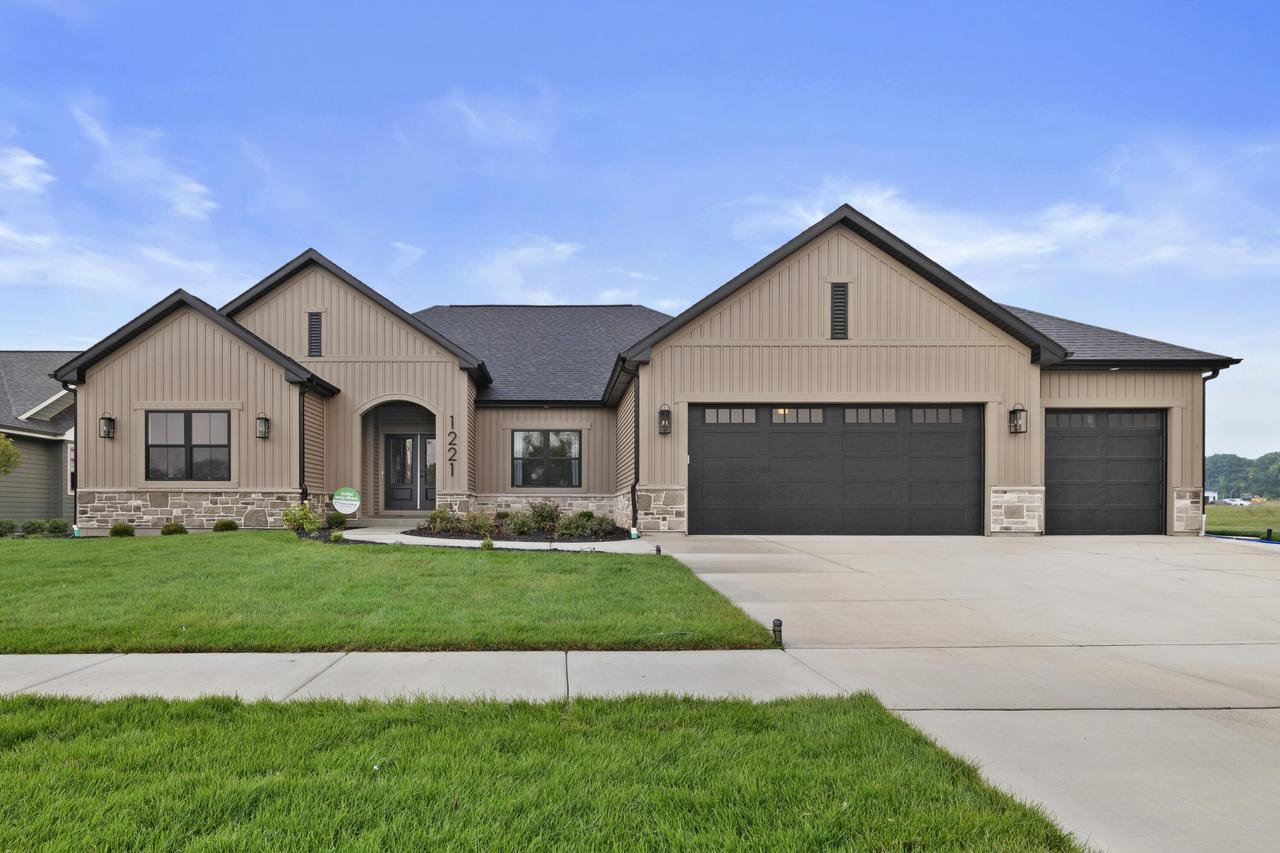 1221 West Kiddle Ln, Union Grove, WI 53182