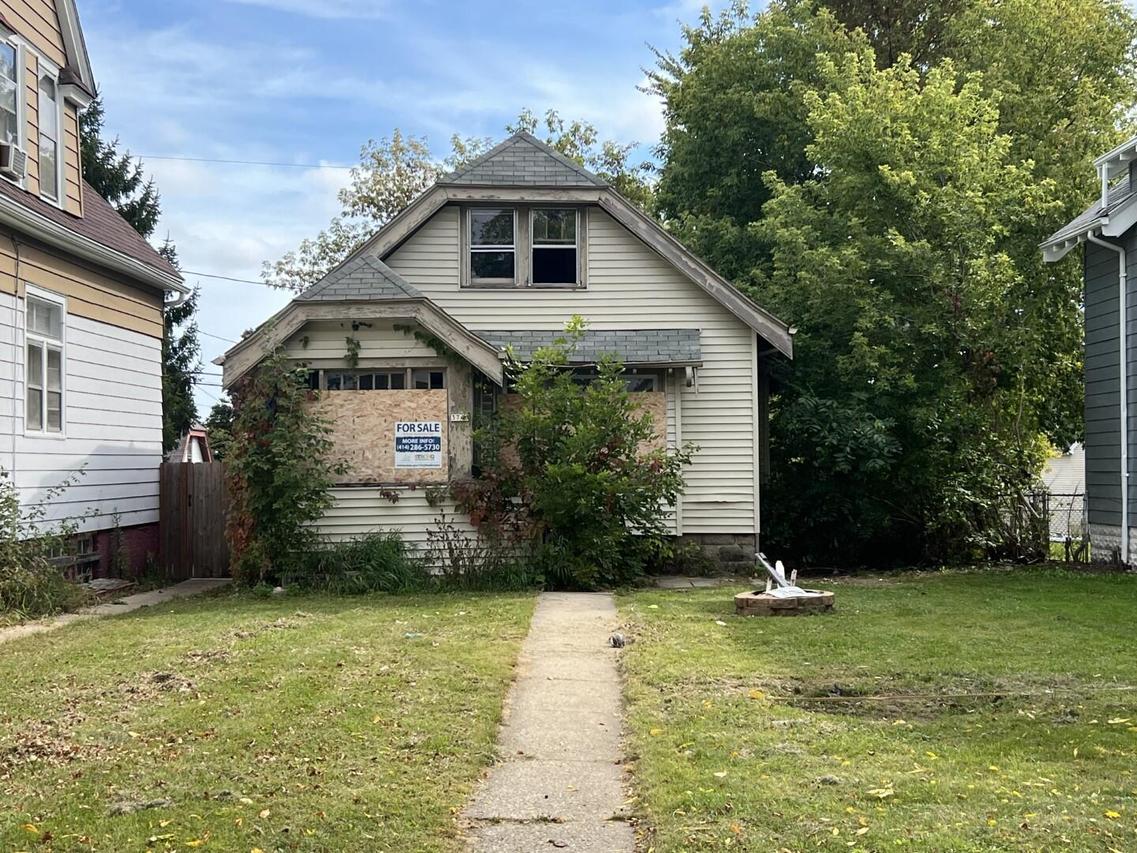 3746 N 11th St, Milwaukee, WI 53206