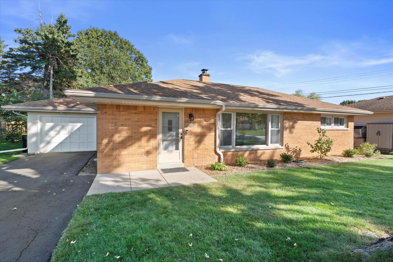 4260 N 99th St, Wauwatosa, WI 53222