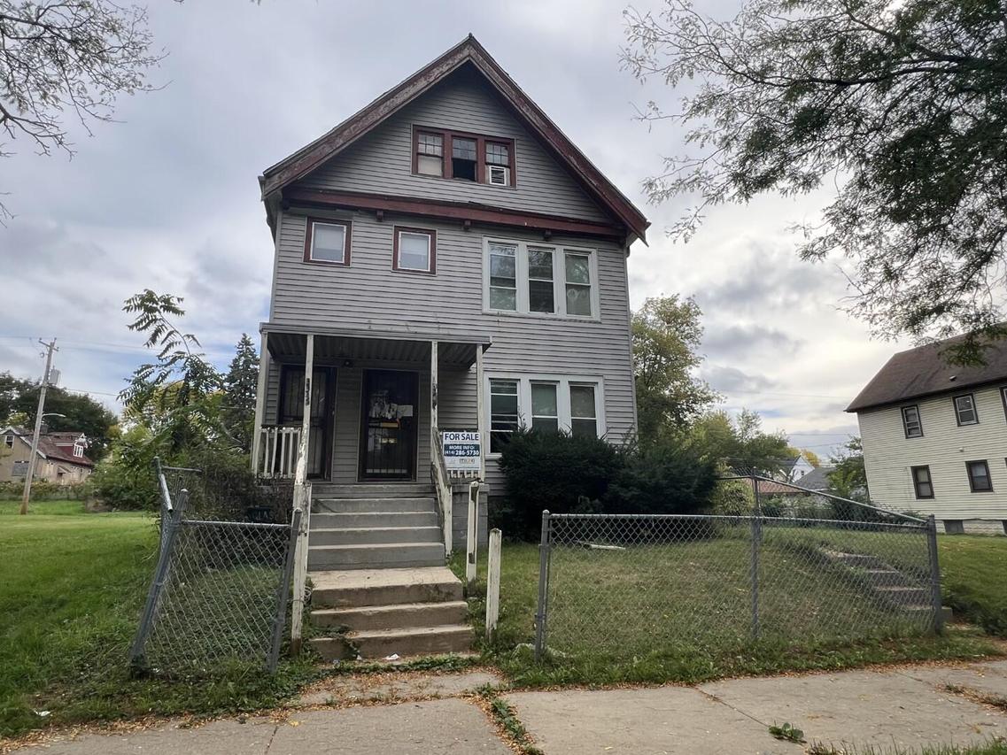 3340 N 11th St, Milwaukee, WI 53206